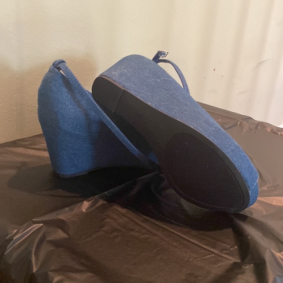 Shoes - Picture 3 of 4